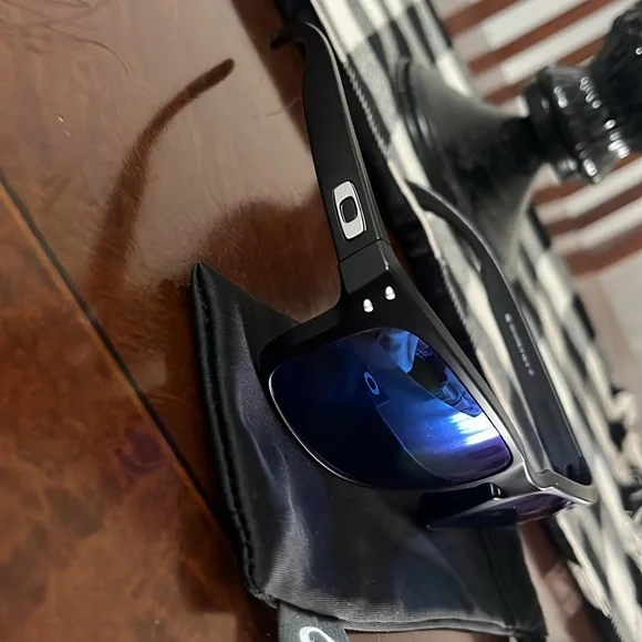 Oakley Holbrook Polarized Prizm Sapphire Sunglasses - Picture 2 of 7